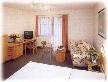 Hotel Gasthof Hirsch Alfdorf Номер фото