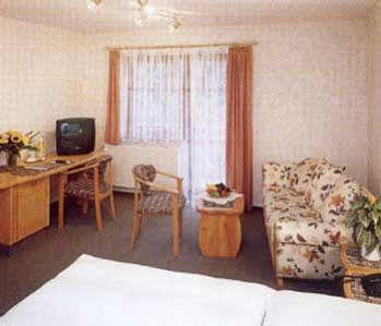 Hotel Gasthof Hirsch Alfdorf Экстерьер фото
